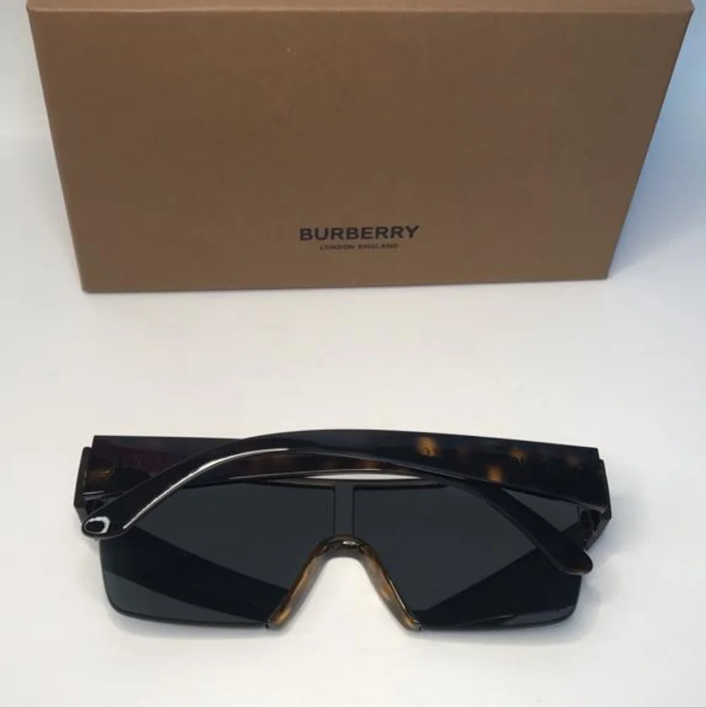 Authentic New BurberryBE4291 - 300287 Oversize  Sunglasses - Picture 6 of 11